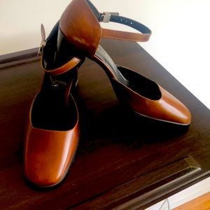 Ralph LAUREN brown leather pumps with ankle strap. Size 7.5 womens.  Worn once!